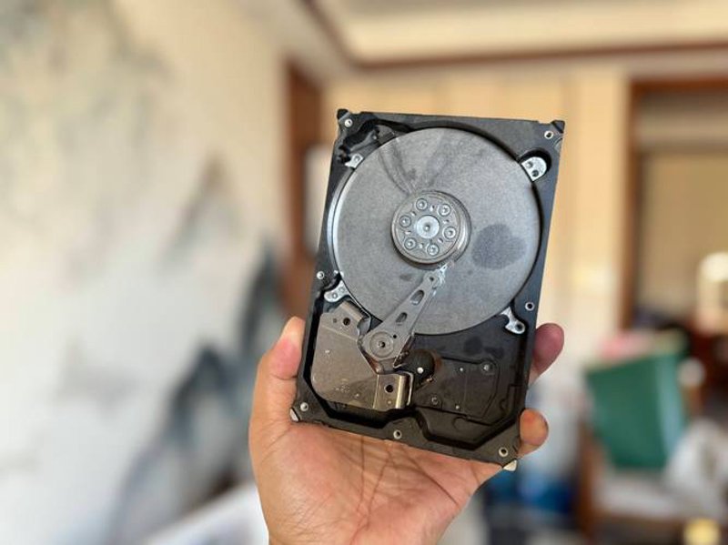 技术之光：红燕电脑维修引领行业新篇章
